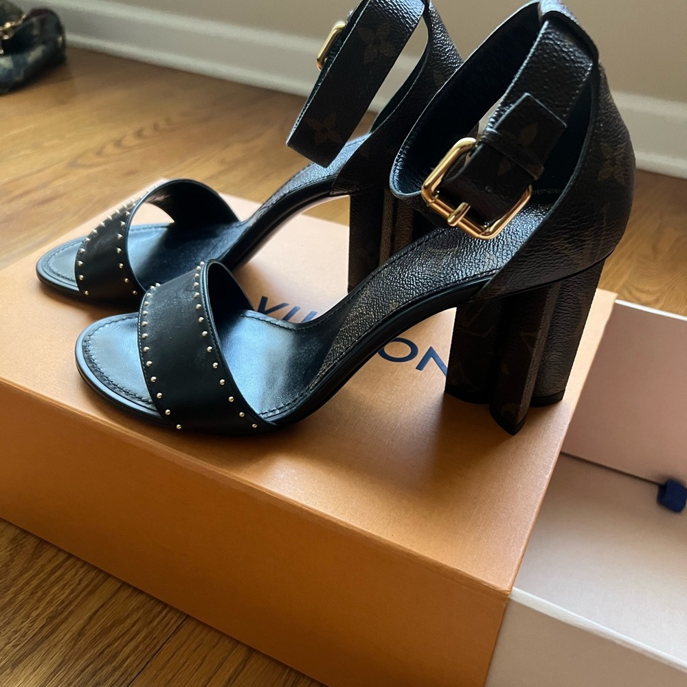 Louis Vuitton women’s shoes heels sandals